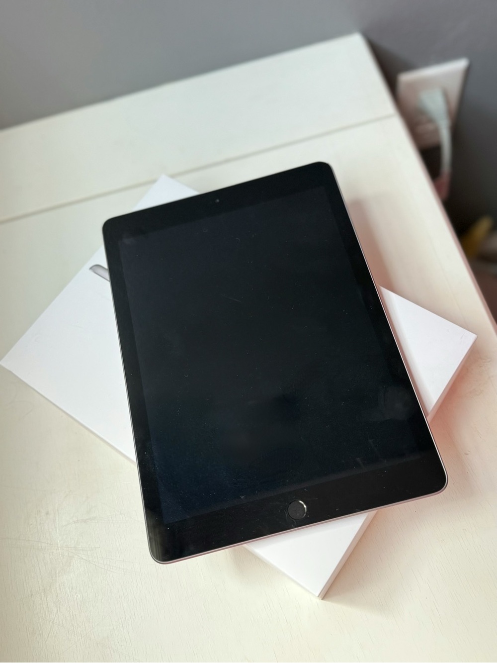 Apple iPad 6th Generation Tablet - 128GB - Black Front, Silver Back